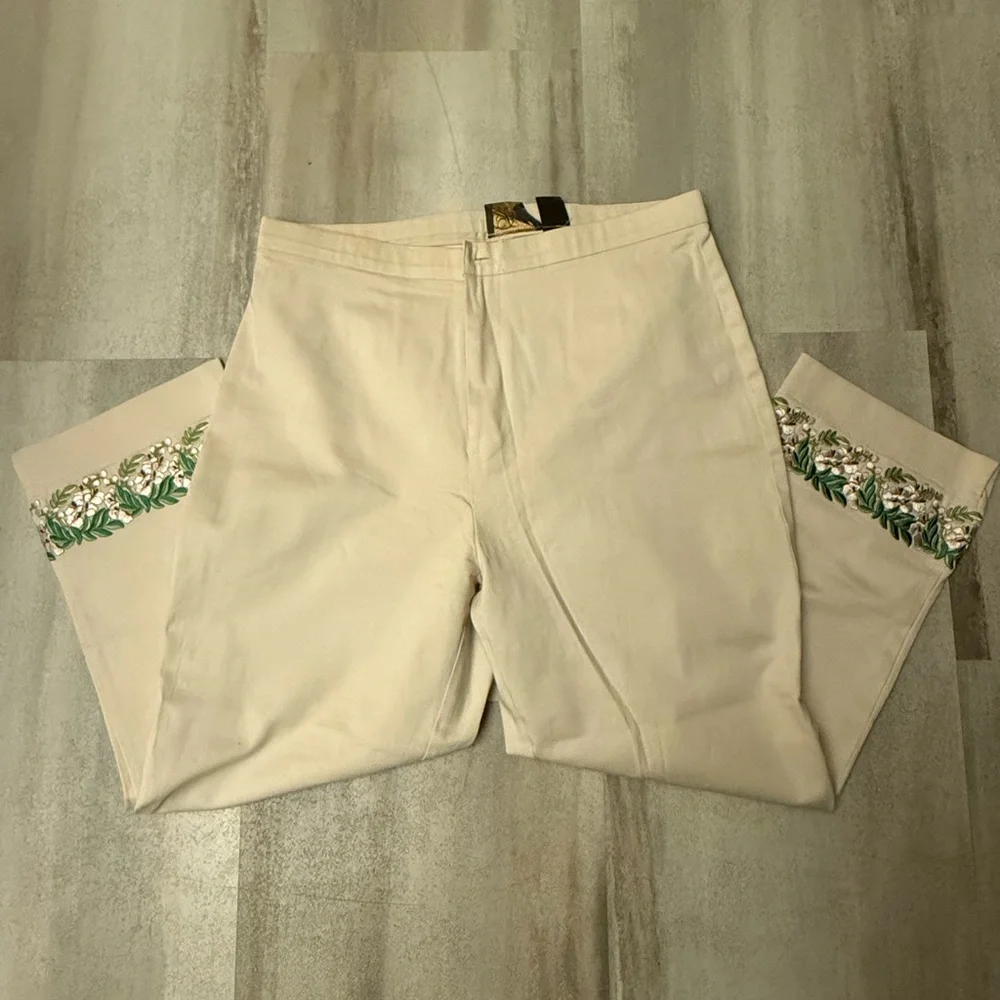 stretch pants with floral embroidery - Picture 2 of 8